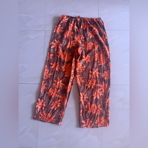 Victoria's Secret Black and Orange Casual Pants with Floral Design - Picture 3 of 16